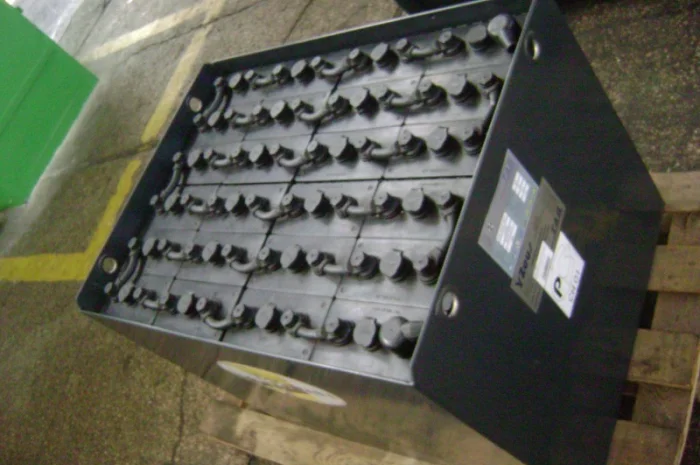 Продам тяговый аккумулятор для погрузчика Caterpillar- фото № 1