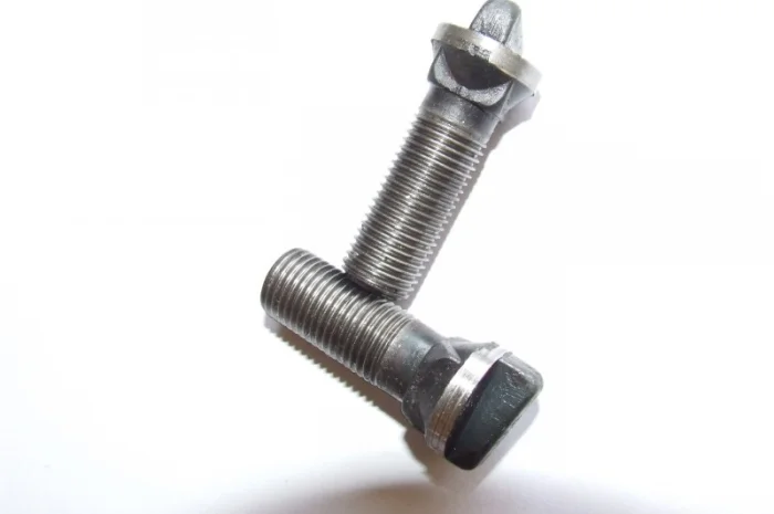 Болт бича молотильного барабана комбайна Дон-1500, Нива (каталожный номер 54-62388)- фото № 1