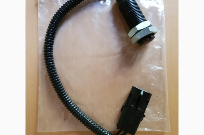 Датчик оборотов комбайна Case Аналог 245193C2- фото № 3