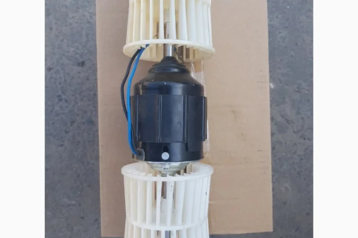 Электродвигатель испарителя кондиционера ХТА, ХТЗ, МТЗ, Дон, Славутич, Нива 12/ 24В- фото № 1