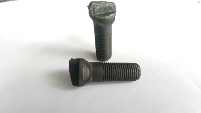 Болт бича барабана ДОН-1500, НИВА (54-62388А)- фото № 1