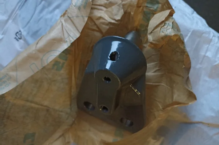 Опора вальця передня 1313058- фото № 2