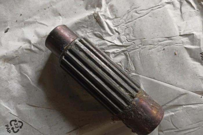 Вал кукурудзяної жатки - 1.310.858- фото № 1