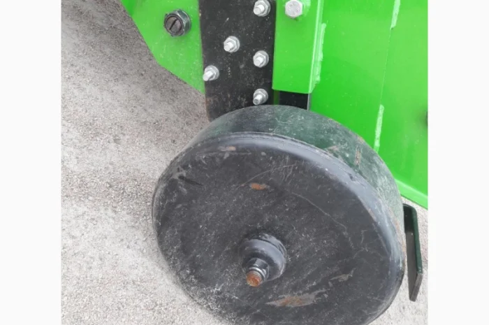 Праве колесо в зборі з стійкою однорядної картоплекопалки- фото № 1