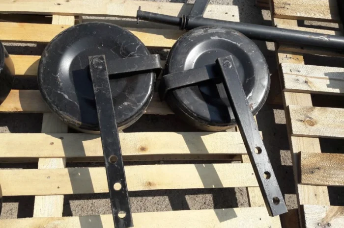 Левое колесо в сборе с стойкой однорядной картофелекопалки- фото № 3