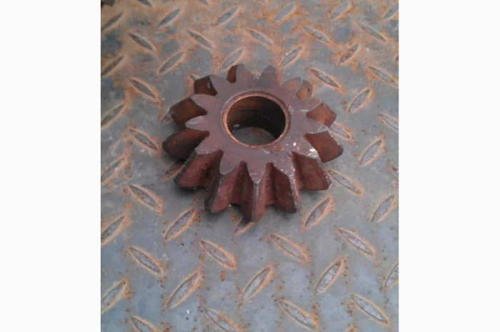 Шестерня задней полуоси ЮМЗ- фото № 5