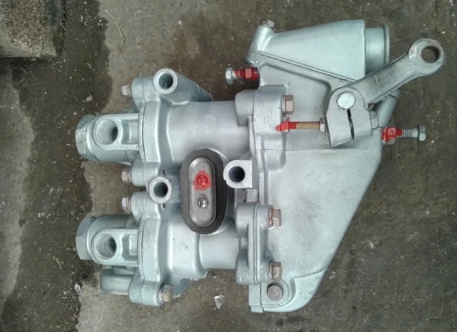 Кран тормозной Т-150- фото № 4