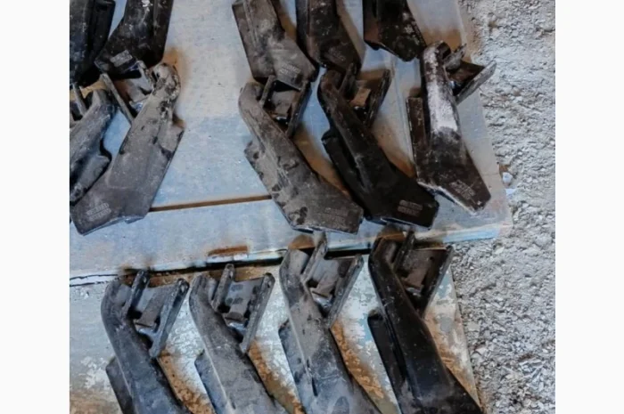 G283730 Greenly Корпус сошника правий John deere- фото № 1