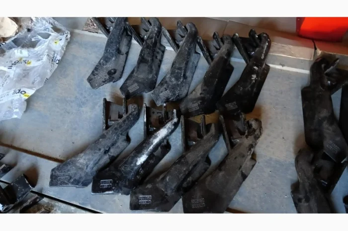 G283731 корпус сошника лівий john deere - GREENLY ОРИГІНАЛ- фото № 1