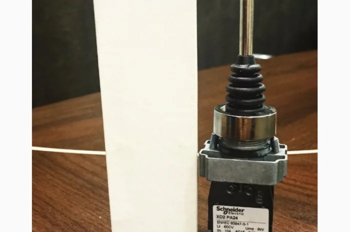 Переключатель: джойстик. SCHNEIDER ELECTRIC XD2PA24- фото № 1