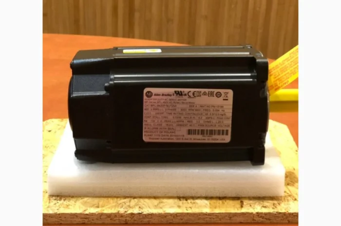 Двигатель Allen-Bradley MPL-B430P-MJ72AA- фото № 2