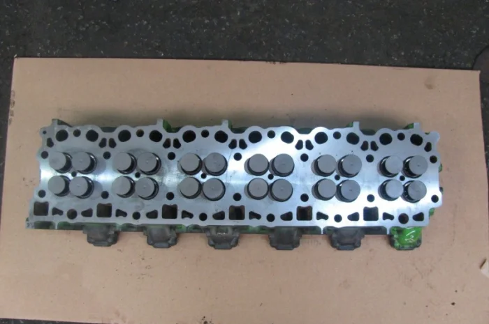 Головка блока цилиндров (ГБЦ) к двигателю DEUTZ-FAHR 2013, б/у- фото № 1