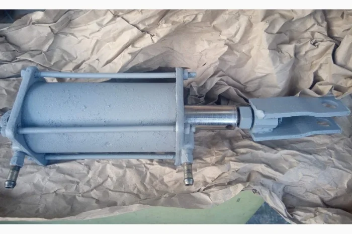 Цилиндр пневматический на Э-652, ЭО-4111, ЭО-4112- фото № 2