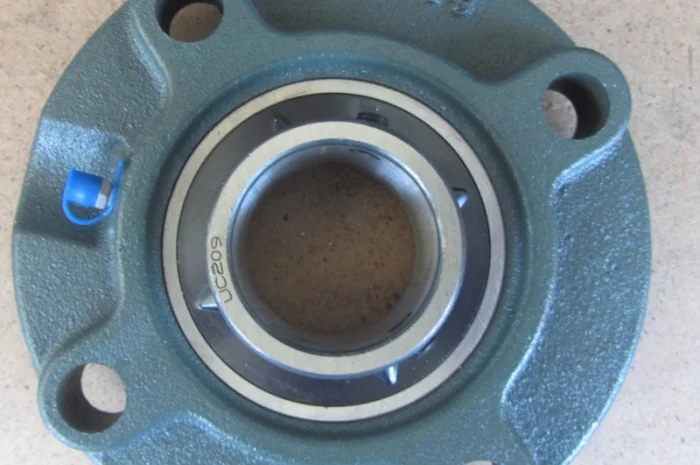 Подшипники, манжеты к автотракторной технике UCFC209- фото № 1