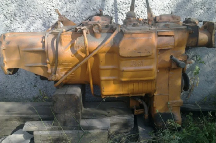 Коробка передач 156.37.001-3-01 с раздаточной коробкой фронтального погрузчика ХТЗ Т-156Б-- фото № 1