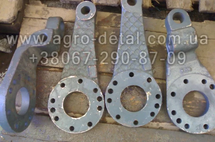 Рычаг 120.39.118-1А гидроцилиндра  поворотного кулака левый нижний  трактора Х Т З-121- фото № 1