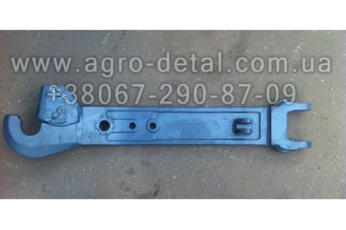 Тяга 17222.56.025-1-01 левая( лыжа ) крюковой  задней навески трактора Х Т З 17222 ,Х Т З-- фото № 1