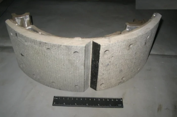 Колодка заднего тормоза а сборе 130-3502090-Б4 автомобиля ЗИЛ-133 ГЯ- фото № 1