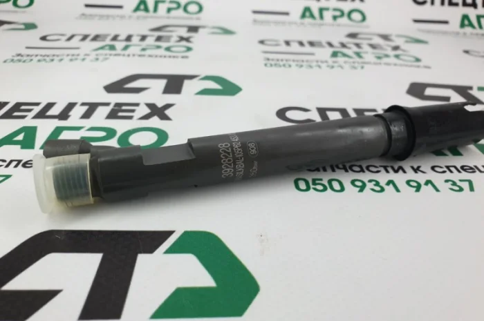 Форсунка топливная 3928238, 3928228 3802753, 3919602, 3802455 6CT8.3- фото № 1