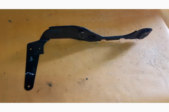 1928316 Кронштейн подножки правый DAF XF 106 Euro 6 2388176- фото № 1