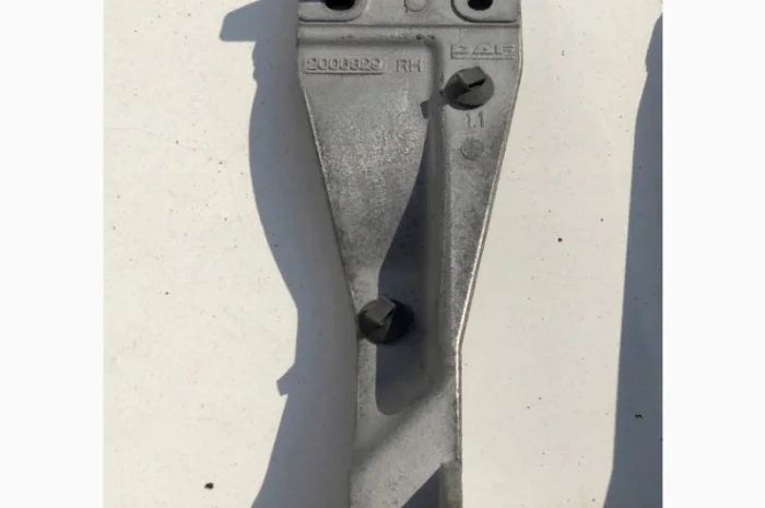 2006329 кронштейн кронштейна фары правый DAF XF 106 Euro 6- фото № 1