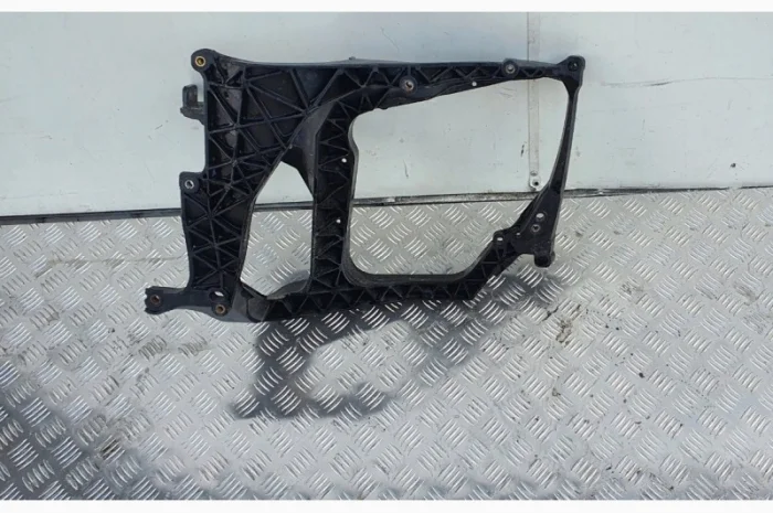 2107372 Кронштейн фары левый DAF XF 106 Euro 6- фото № 1