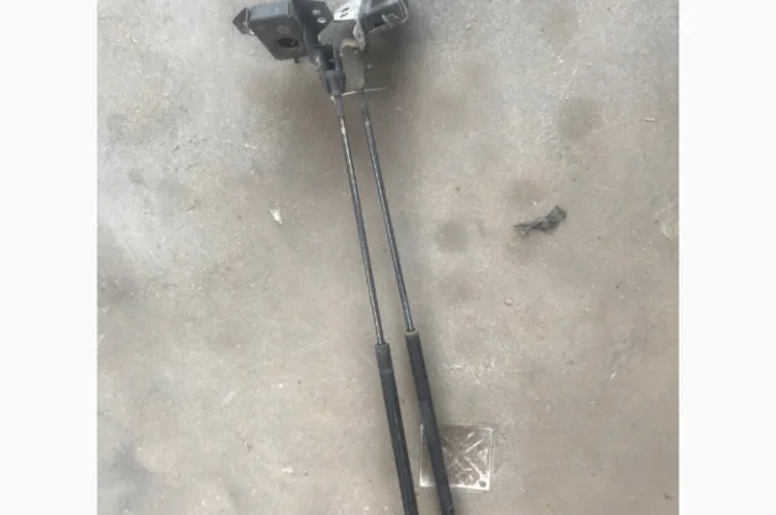 504226758 Амортизатор капота Iveco Stralis- фото № 1