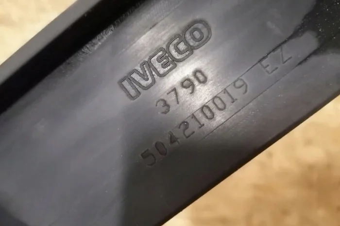 504210019 Накладка стоек кабины правая Iveco Stralis 504283188- фото № 2