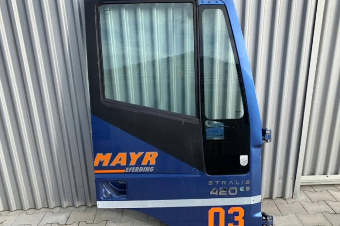 504080386 Стекло глухое двери правой Iveco Stralis- фото № 1