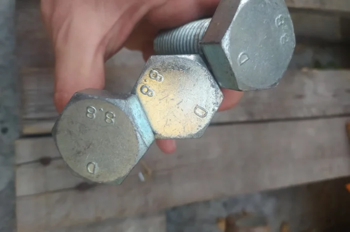 Болт високоміцний з покриттям цинк розмір М24х60 міцність 8.8- фото № 2