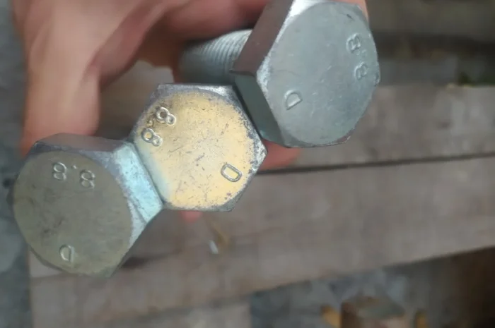 Болт високоміцний з покриттям цинк розмір М24х60 міцність 8.8- фото № 3