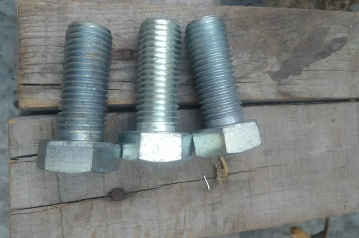 Болт високоміцний з покриттям цинк розмір М24х60 міцність 8.8- фото № 4