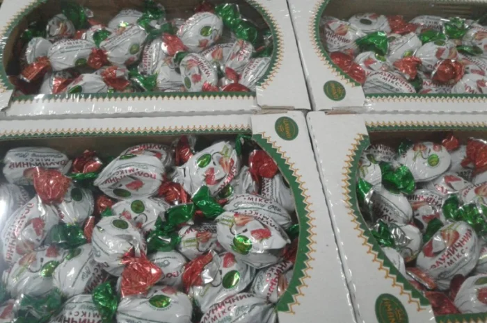 Груша в шоколаде, шоколадные конфеты в ассортименте- фото № 10