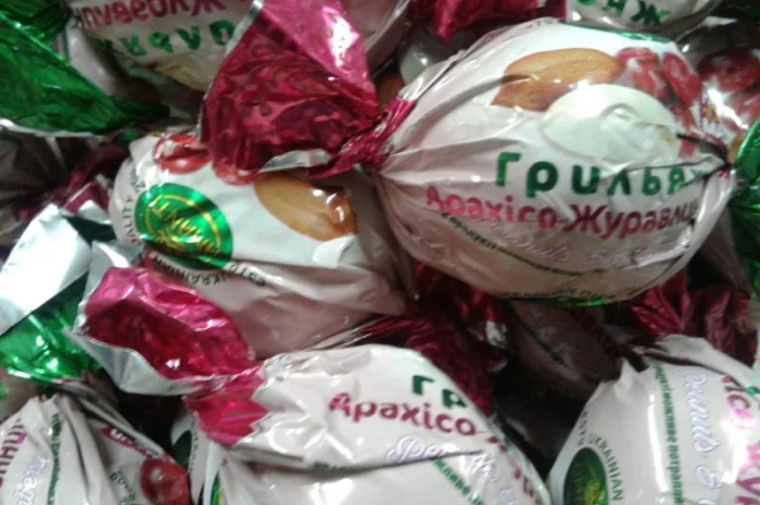 Чернослив в шоколаде. шоколадные конфеты в ассортименте- фото № 8