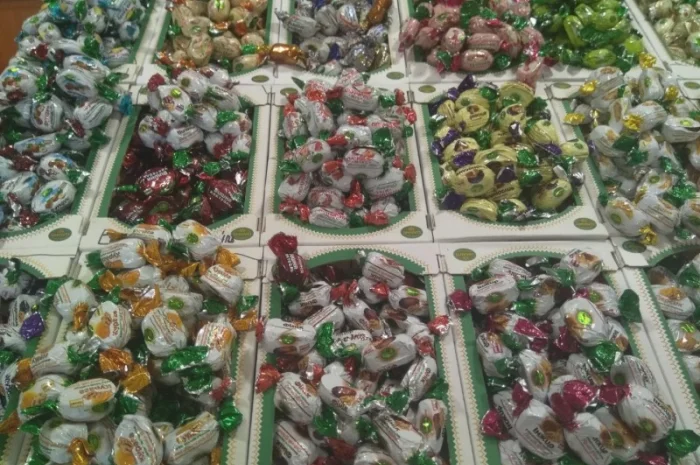 Шоколадные конфеты с натуральными фруктами. Сухофрукты в шоколаде оптом в розницу Конфеты- фото № 1