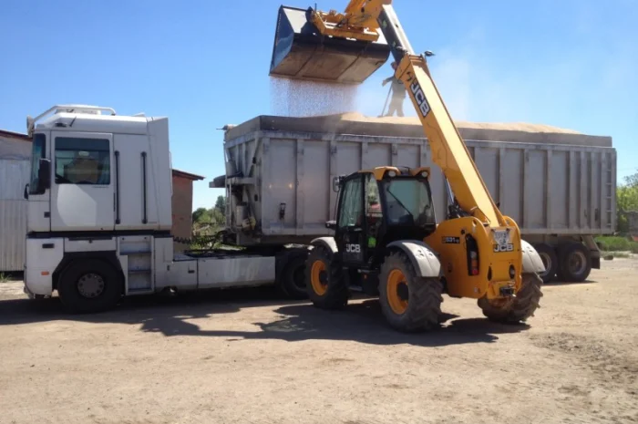 Зерновози, самоскиди на прибирання врожаю 2024 року- фото № 1