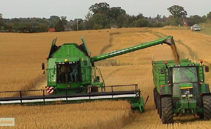 Уборка урожаю комбайнами в Одесі- фото № 2