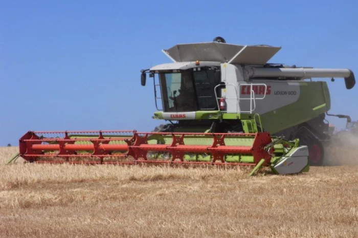 Уборка зерновых Киев, аренда комбайнов на уборку урожая, услуги уборки зерна комбайнами- фото № 1