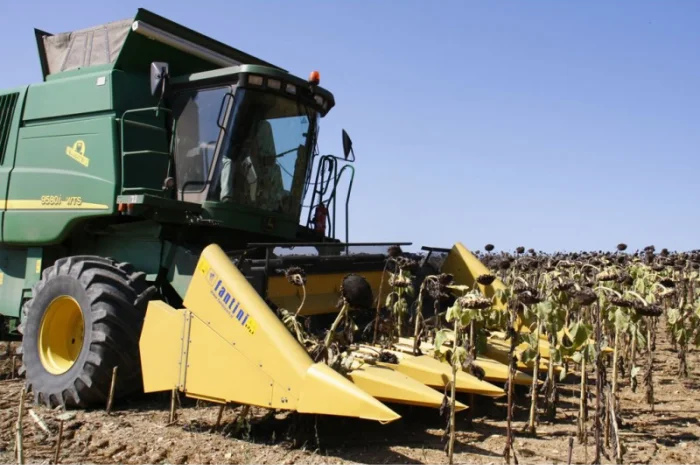 Услуги уборки урожая комбайнами по Украине- фото № 1