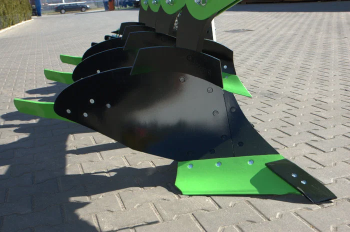 Продам навісний двохкорпусний плуг 2*30- фото № 1