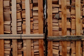 Дрова сухі в ящиках бук- фото № 1