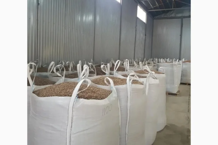 Древесные гранулы пеллеты (A1) из сосны от производителя 8 мм- фото № 3