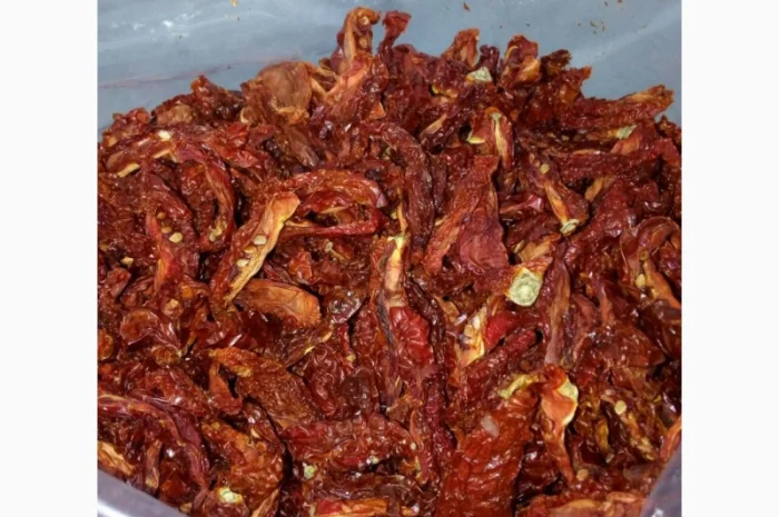 Продамо сушені томати дольками з пряними травами 450 грн за кг- фото № 1