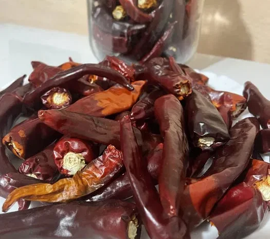 Сухий гострий перець чилі у стручках- фото № 1