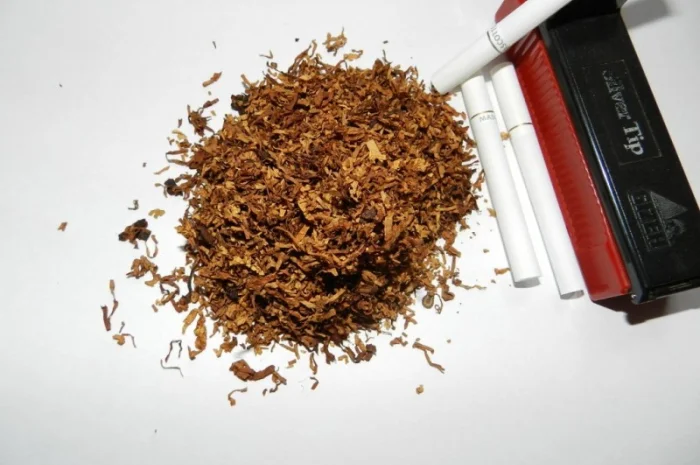 Широкий ассортимент табака и аксессуаров в продаже- фото № 11