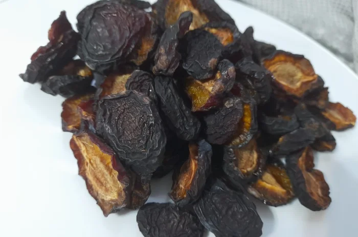 Сушена слива половинками - корисна закуска- фото № 2
