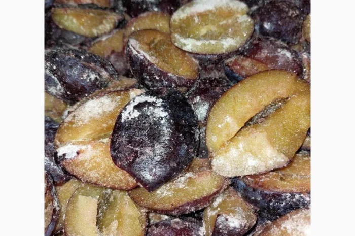 Слива заморожена без кісточки в упаковці 25 кг- фото № 1