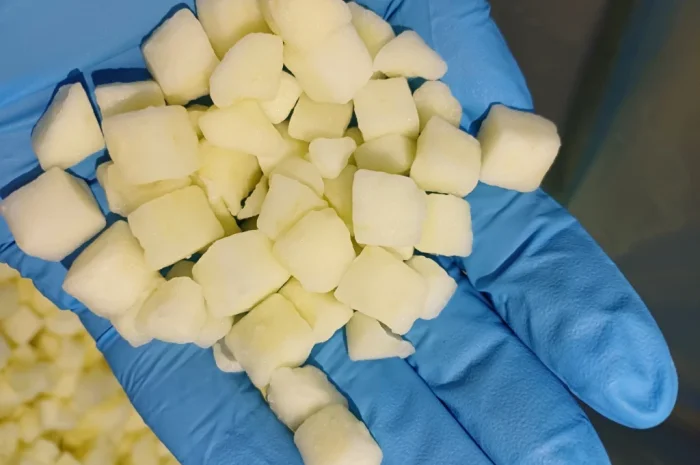 Продам яблуко без шкірки швидкозаморожене кубик 10×10- фото № 1