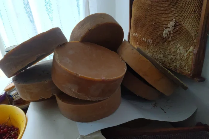 Продается пчелиный воск разных цветов- фото № 2