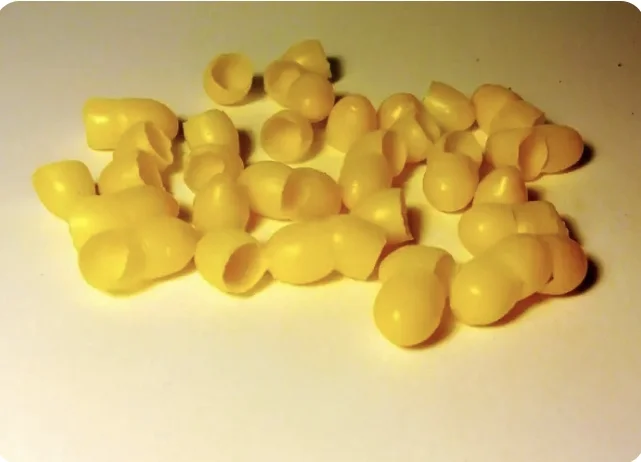 Пропонуються воскові мисочки для виведення бджолиних маток- фото № 1